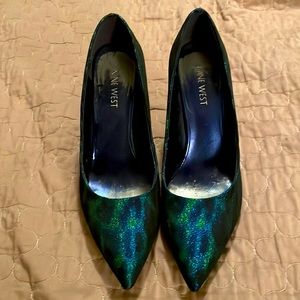 Nine West blue/green print heels